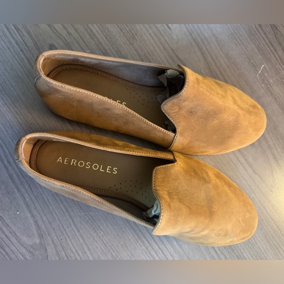 Like New Aerosoles Hempstead Loafer - Genuine Suede - Tan - Size 8 - Picture 2 of 4